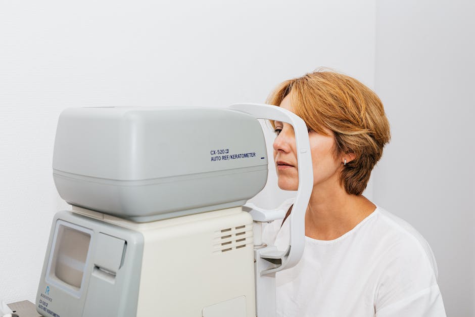 Optometryczne badanie wzroku – co wchodzi w jego skład?